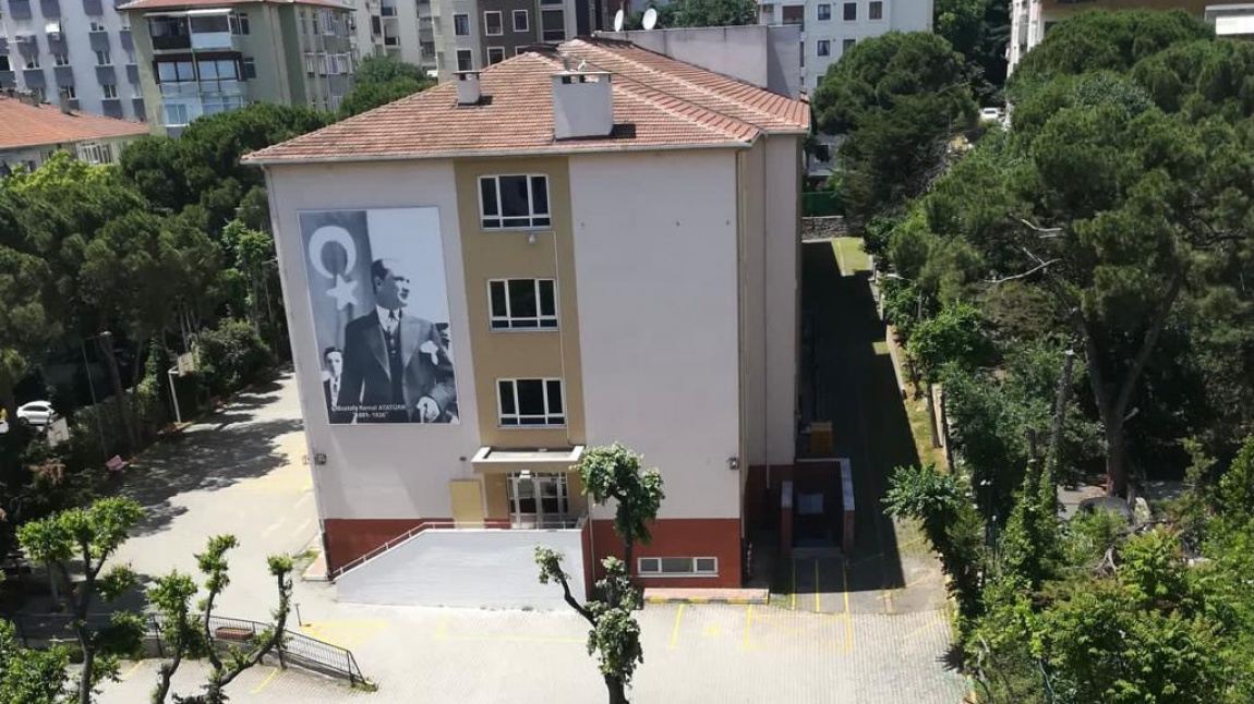 Göztepe İhsan Kurşunoğlu Anadolu Lisesi