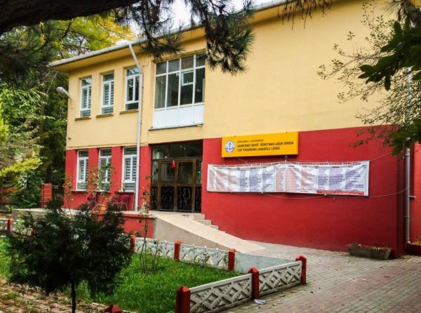 Ahmetbey Şehit Öğretmen Uğur Gören Çok Programlı Anadolu Lisesi