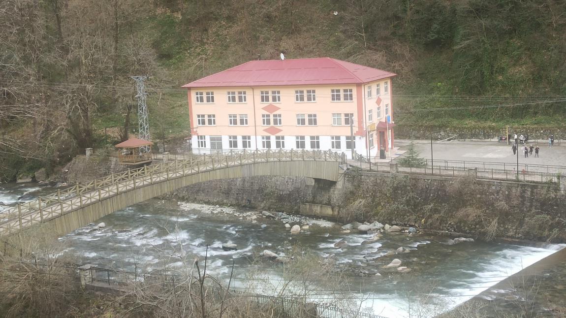 Çamlıhemşin Anadolu İmam Hatip Lisesi